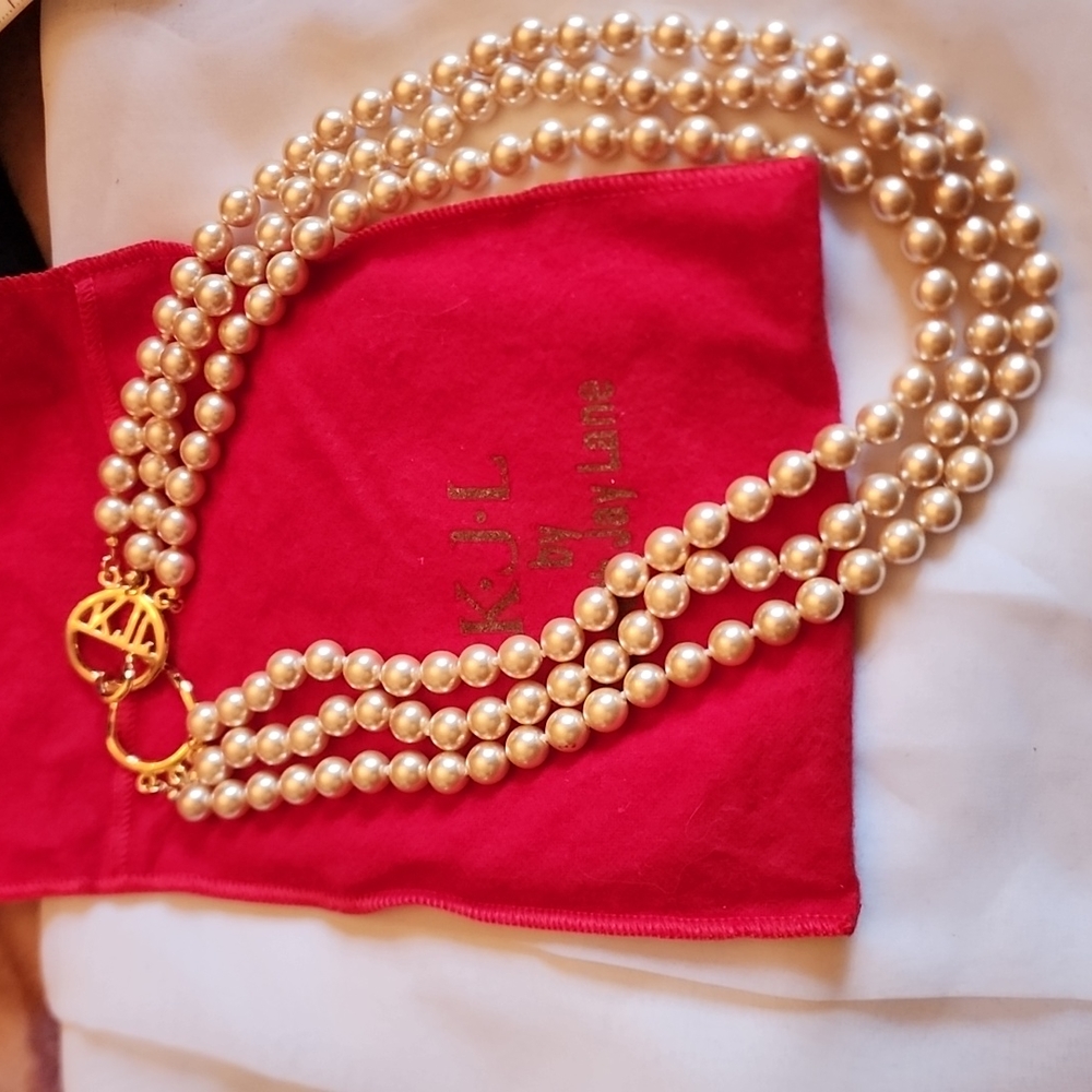 BEAUTIFUL KJL TRIPLE STRAND FAUX PEARL NECKLACE PRE-OWNED